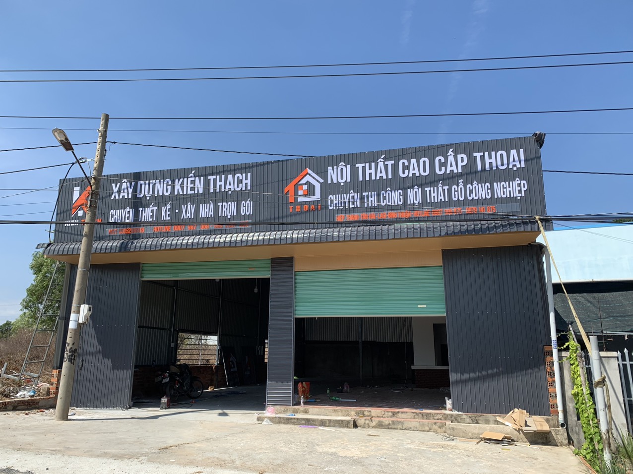 Thi công bảng hiệu nội thất