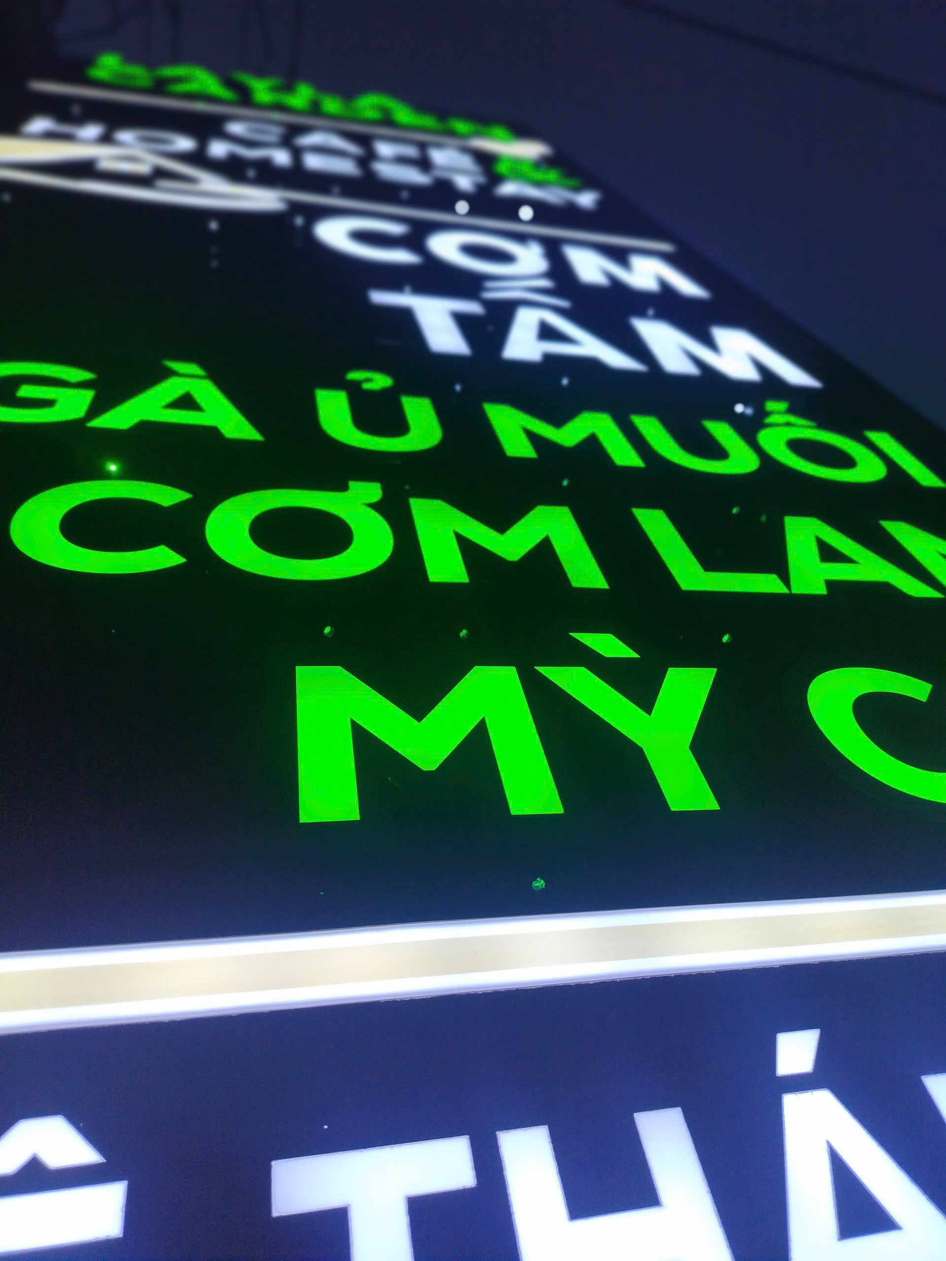 bảng hiệu led cơm lam