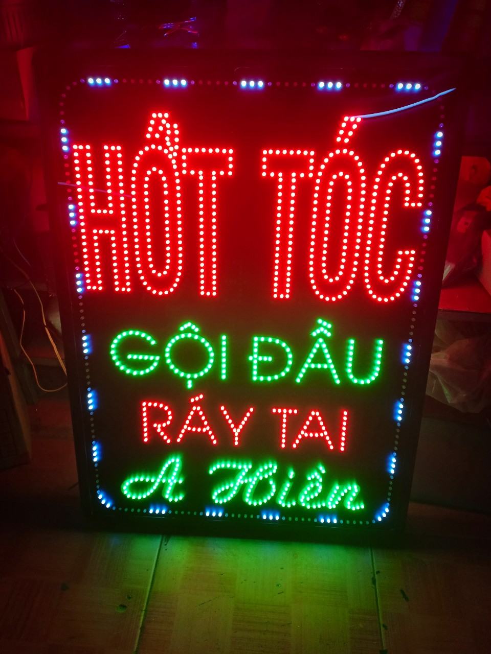 bảng hiệu led chạy chữ tiệm tóc