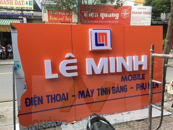 Thi công bảng hiệu alu chữ nổi mica cửa hàng điện thoại