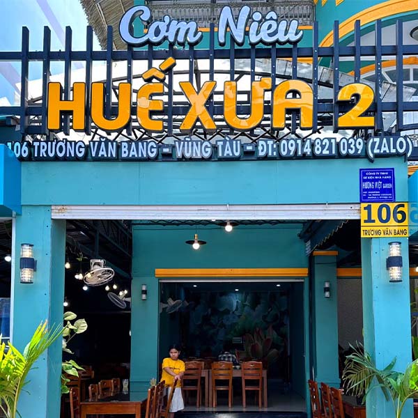 làm bảng hiệu quán cơm niêu tại mũi né