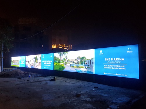 thi công bảng hiệu quảng cáo hàng rào