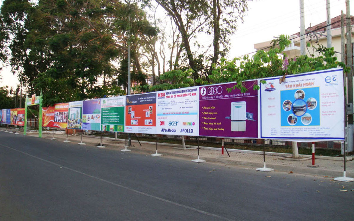 thi công biển hàng rào công trình