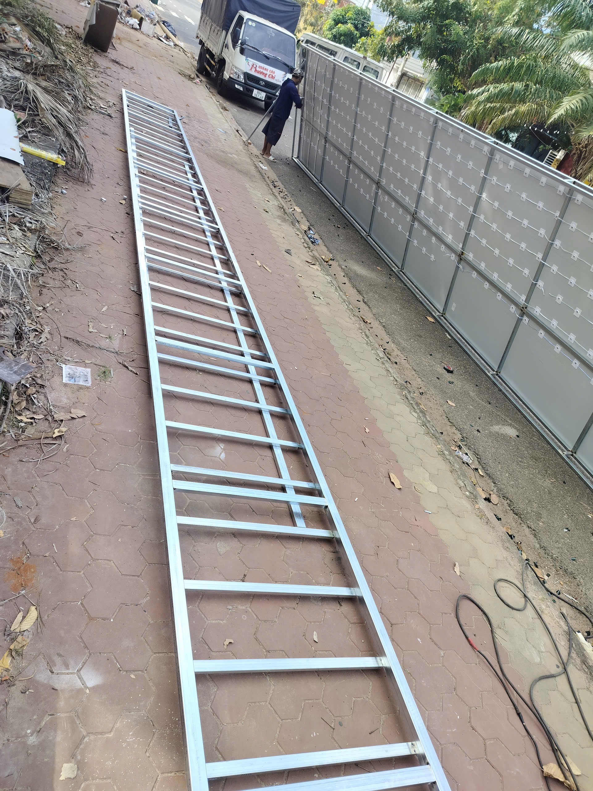 thi công pano hộp đèn quảng cáo tại phan thiết