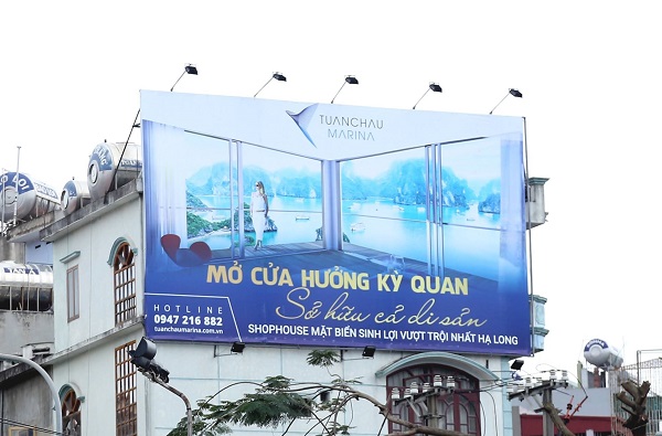 thi công pano quảng cáo ốp tường tại mũi né